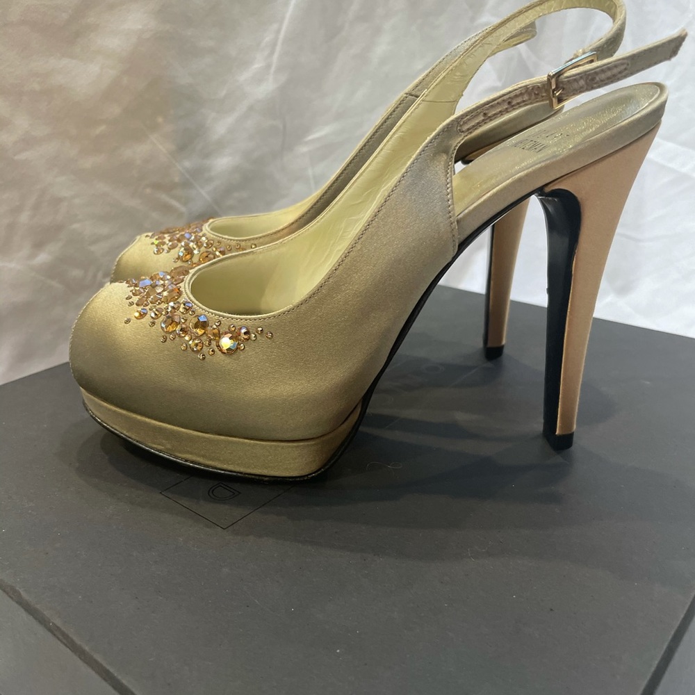 Gorgeous Stuart Weitzman Crystal Platform Pumps - image 5